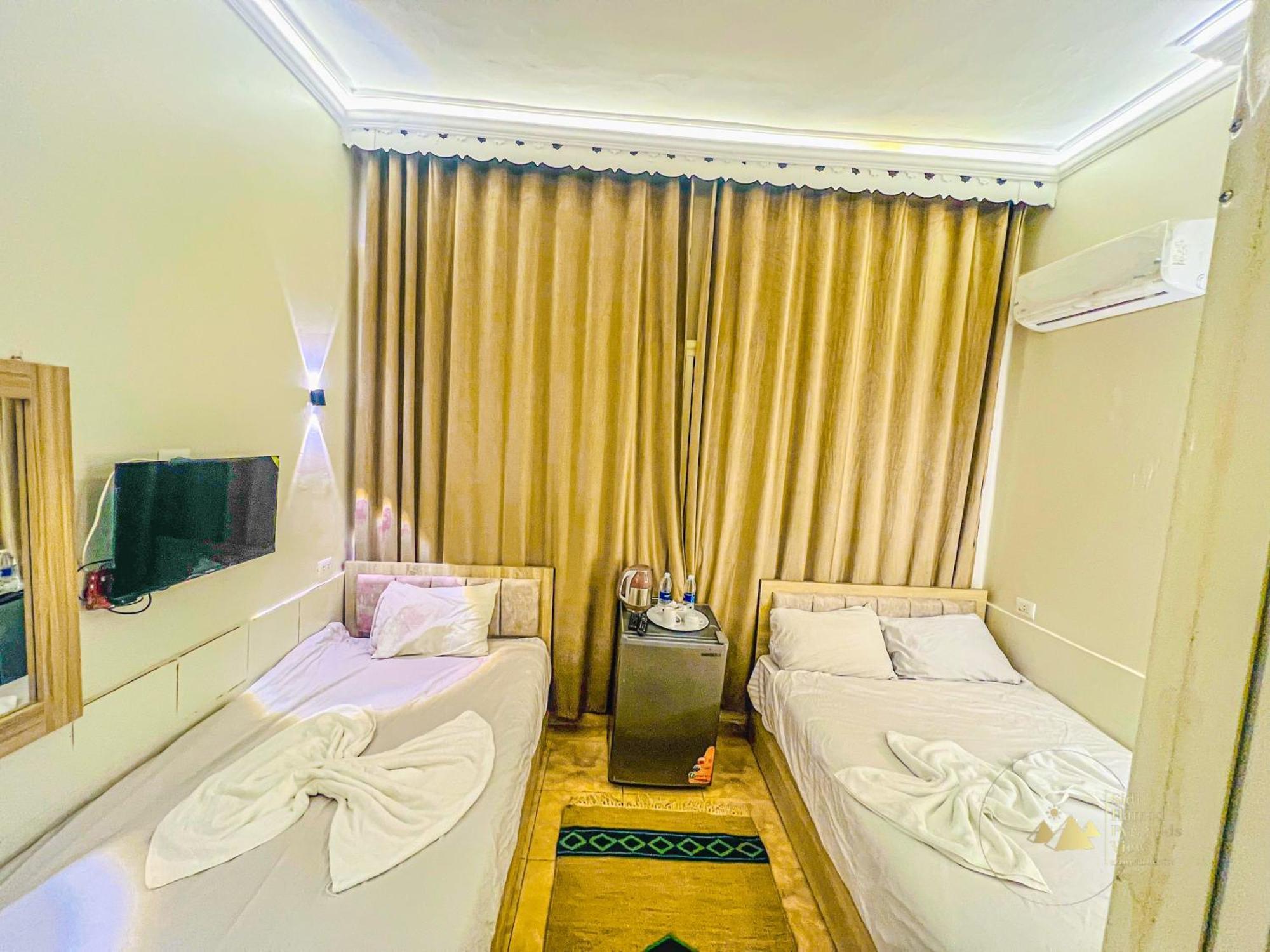 Sidi Hamad Pyramids View Hotel Kafrat al Jabal Bagian luar foto
