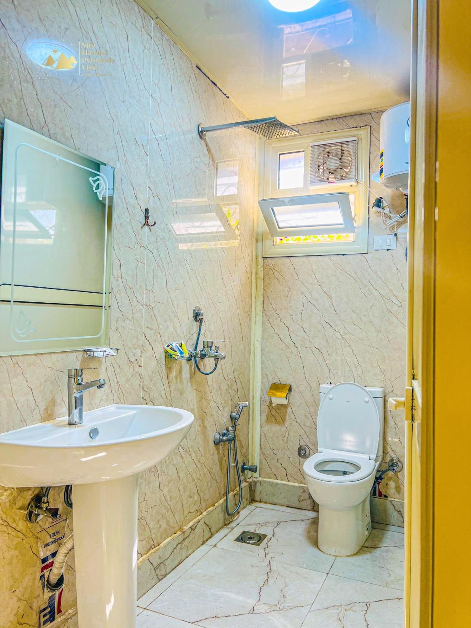 Sidi Hamad Pyramids View Hotel Kafrat al Jabal Bagian luar foto